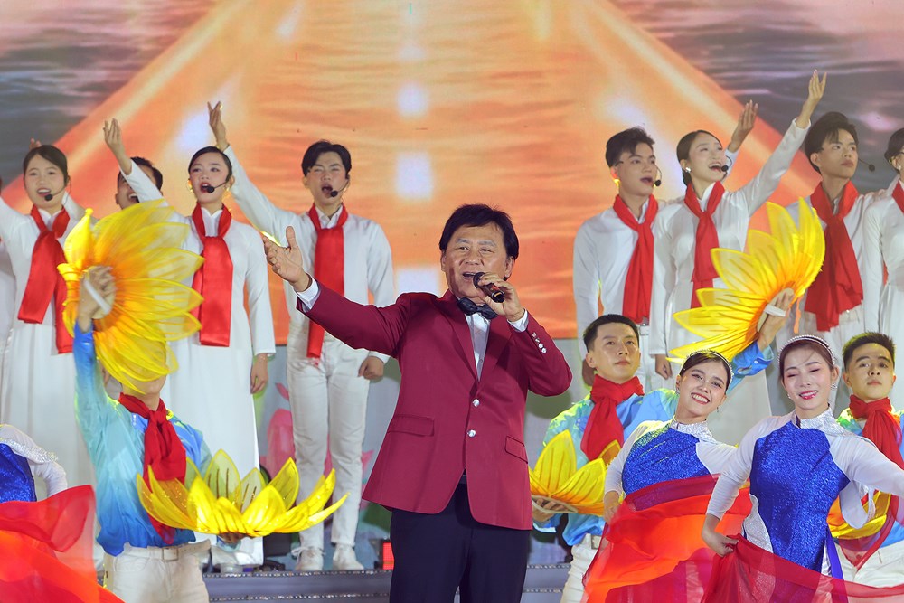 Cần Thơ rộn ràng đêm nghệ thuật “Mừng Ngày hội lớn” - ảnh 5