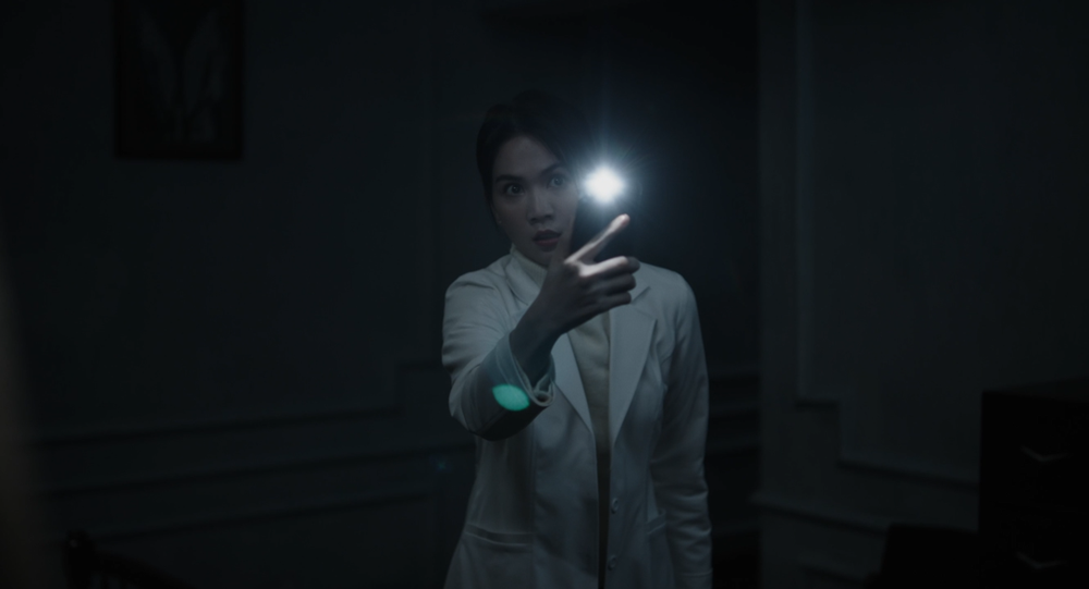 Phim kinh dị Ngọc Trinh đóng chính hé lộ những thước phim rùng rợn đầu tiên - ảnh 2