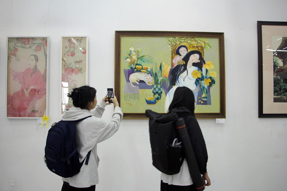 168 tác giả nữ góp mặt tại triển lãm mỹ thuật “Hương sắc tháng 3” - ảnh 5