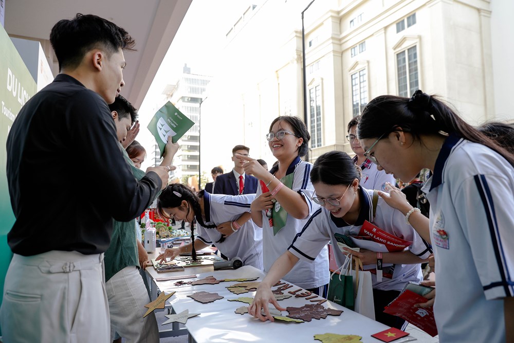 Hơn 5.000 học sinh lớp 12 tham gia định hướng nghề nghiệp - ảnh 4