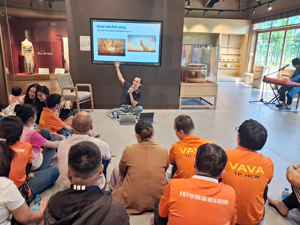 Nạn nhân da cam học chụp ảnh, trải nghiệm Làng Văn hóa Việt – Nhật - ảnh 2