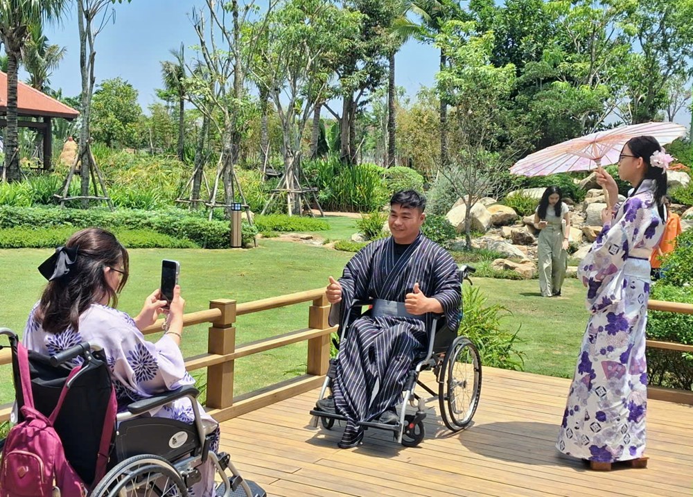 Nạn nhân da cam học chụp ảnh, trải nghiệm Làng Văn hóa Việt – Nhật - ảnh 3