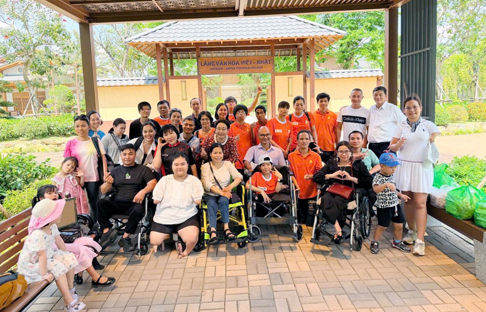 Nạn nhân da cam học chụp ảnh, trải nghiệm Làng Văn hóa Việt – Nhật - ảnh 7