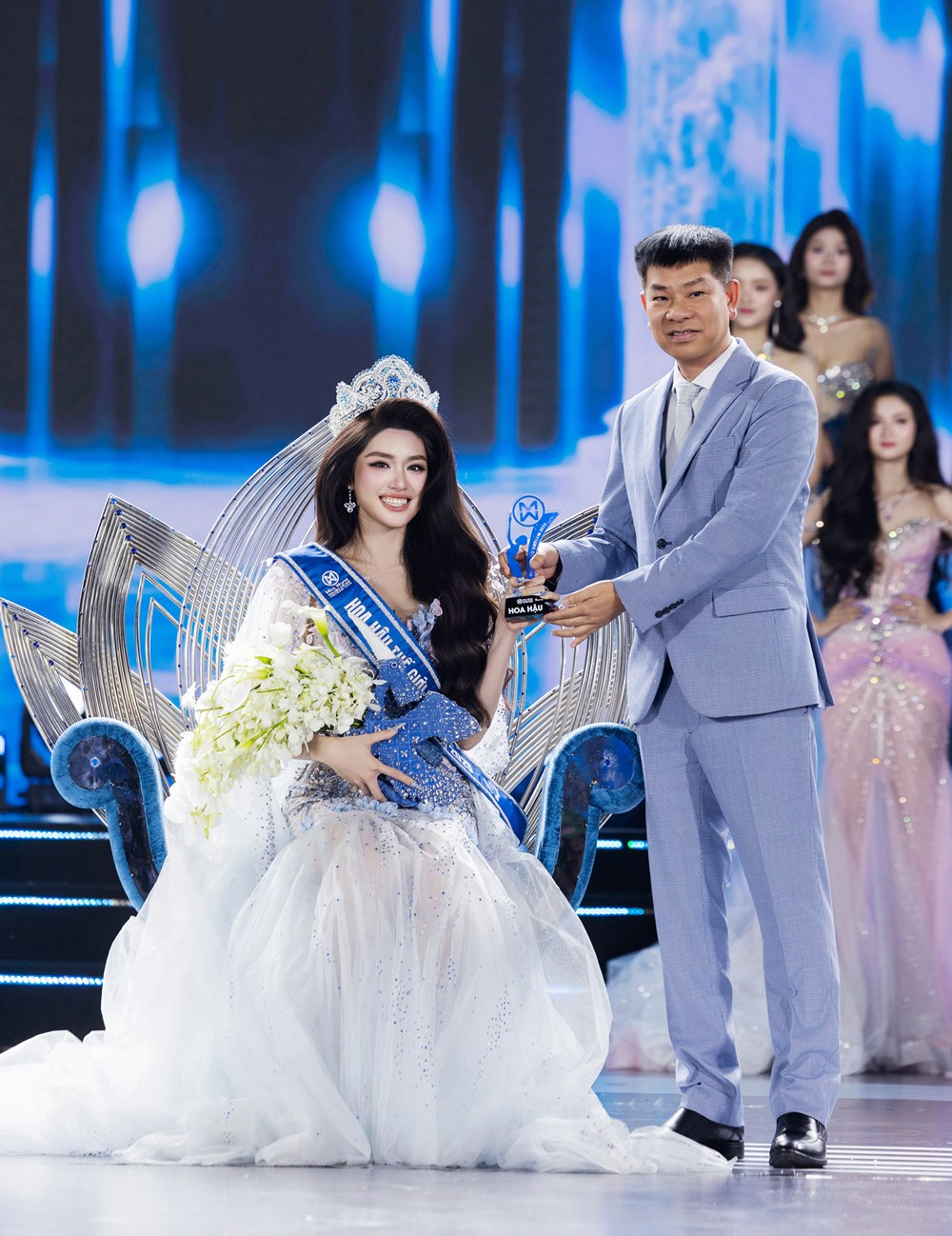 Phan Phương Oanh đăng quang Miss World Vietnam 2025 - ảnh 18
