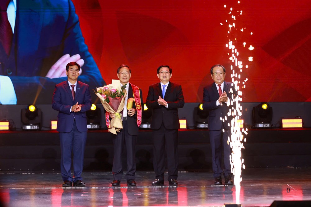 Trường Đại học Luật TP.HCM kỷ niệm 50 năm, đón nhận Huân chương Lao động hạng II - ảnh 4