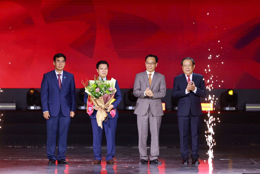 Trường Đại học Luật TP.HCM kỷ niệm 50 năm, đón nhận Huân chương Lao động hạng II - ảnh 6