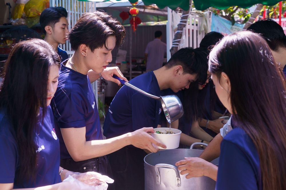 Thí sinh “Nét đẹp sinh viên” VHS 2026 lan tỏa yêu thương qua hoạt động thiện nguyện - ảnh 2
