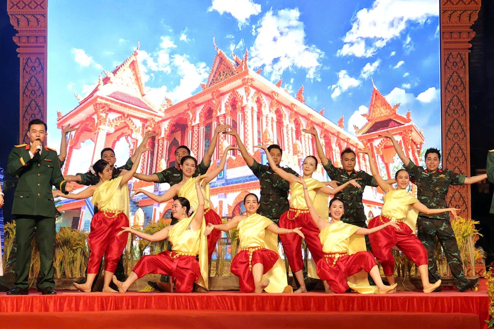 Nhiều hoạt động thiết thực trong Tết Quân Dân mừng Chôl Chnăm Thmây 2026 - ảnh 6