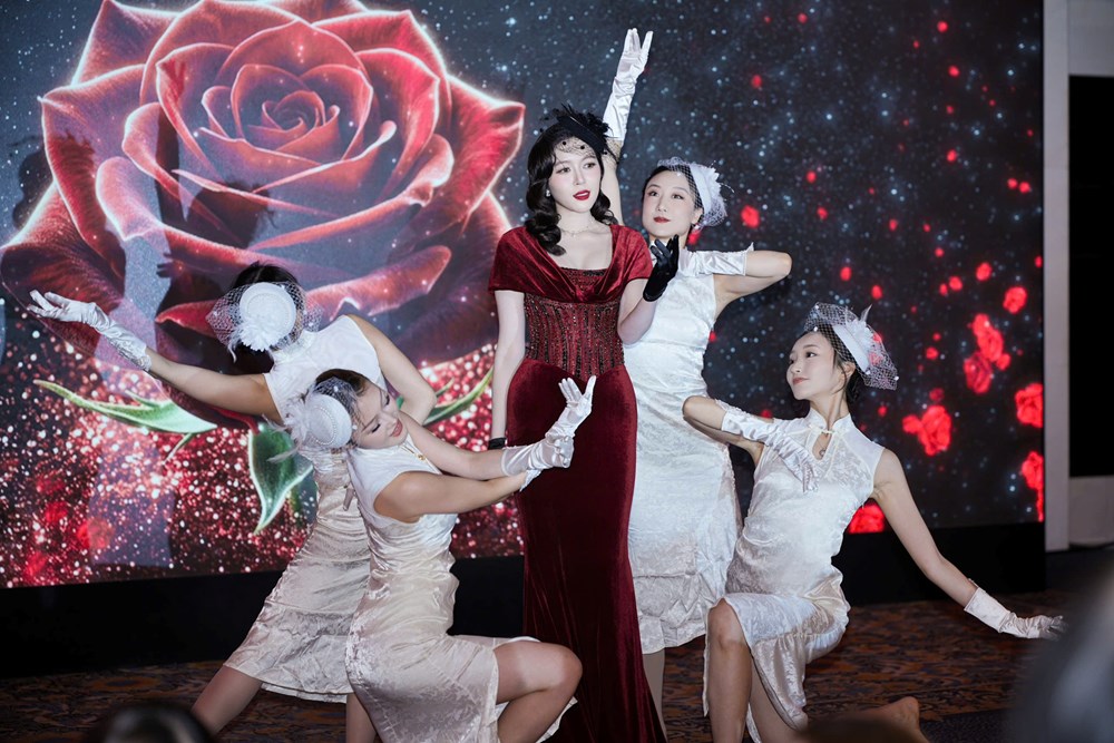 Hoa hậu Kiều Duy lần đầu hát tiếng Trung, cover nhạc phim kinh điển - ảnh 1