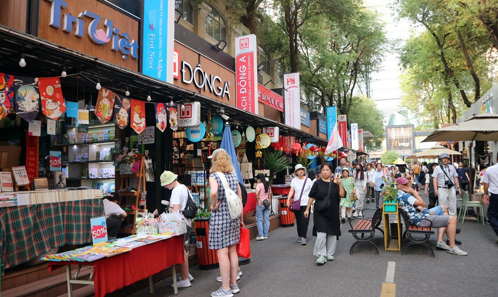 Thống nhất duy trì điểm giữ xe phục vụ khách đến Đường Sách TP.HCM - ảnh 3