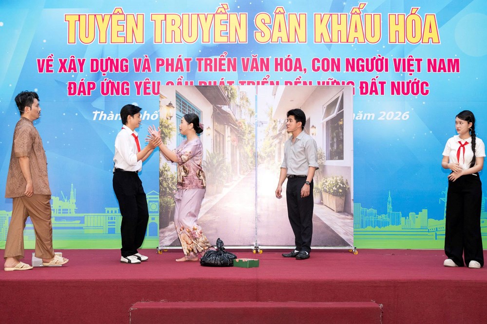 Sân khấu hóa tuyên truyền xây dựng văn hóa ứng xử cho học sinh - ảnh 1