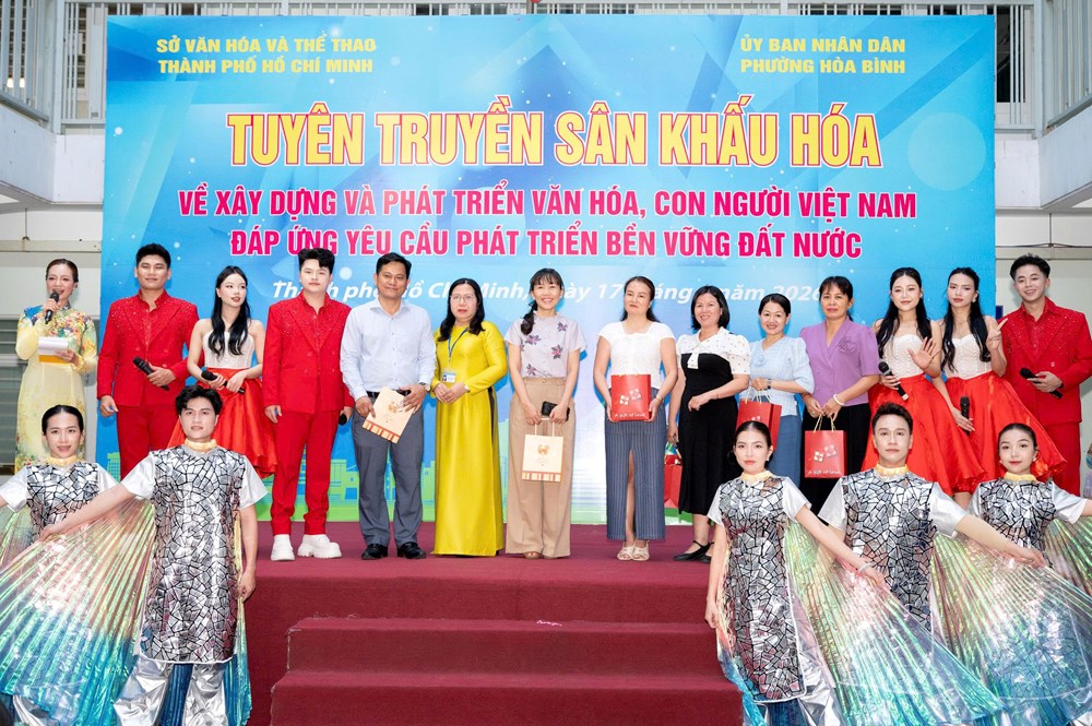 Sân khấu hóa tuyên truyền xây dựng văn hóa ứng xử cho học sinh - ảnh 7