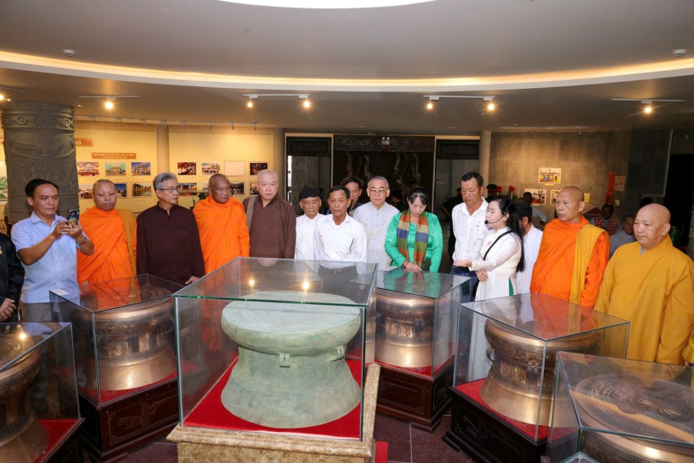 Gặp mặt, biểu dương già làng, người có uy tín, chức sắc tôn giáo tiêu biểu vùng đồng bào dân tộc thiểu số Nam Bộ - ảnh 9