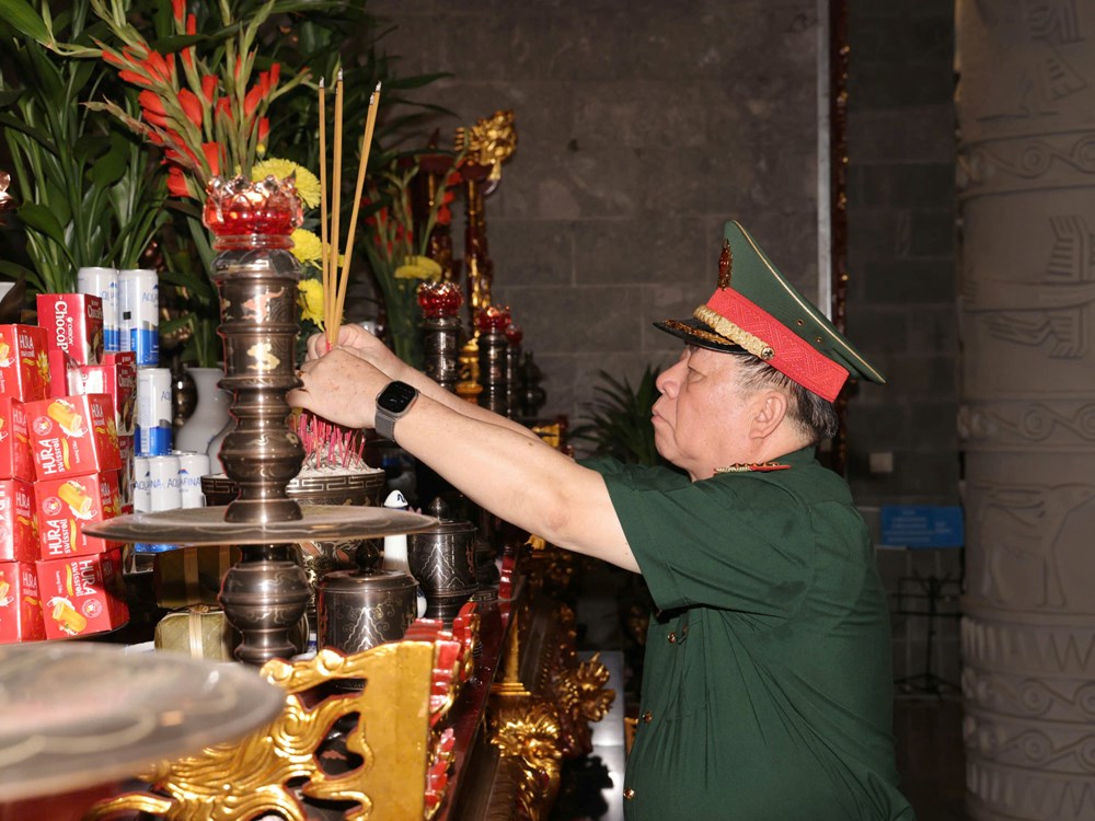 Gặp mặt, biểu dương già làng, người có uy tín, chức sắc tôn giáo tiêu biểu vùng đồng bào dân tộc thiểu số Nam Bộ - ảnh 1