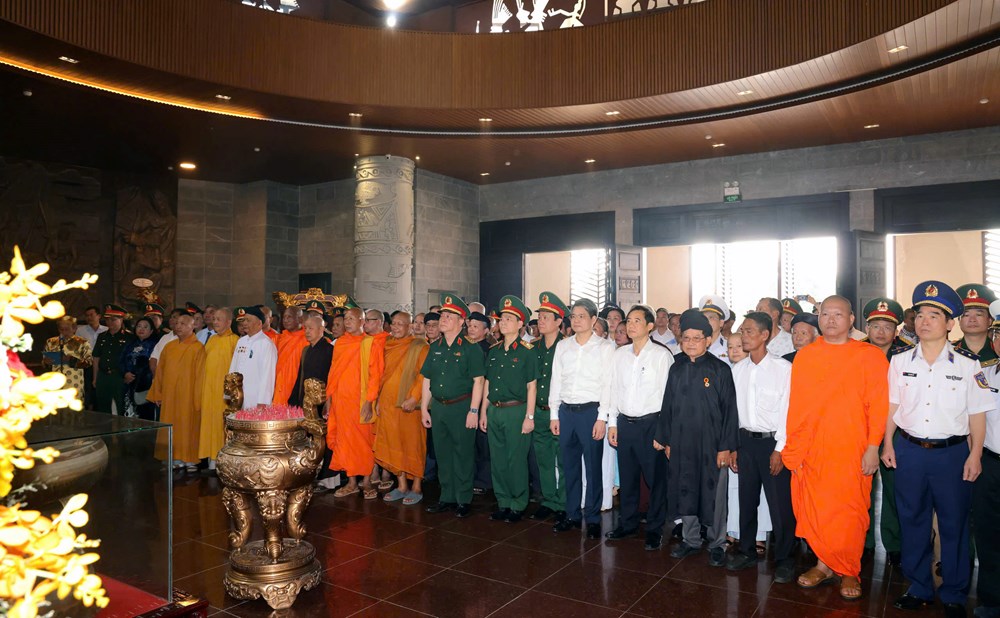 Gặp mặt, biểu dương già làng, người có uy tín, chức sắc tôn giáo tiêu biểu vùng đồng bào dân tộc thiểu số Nam Bộ - ảnh 2