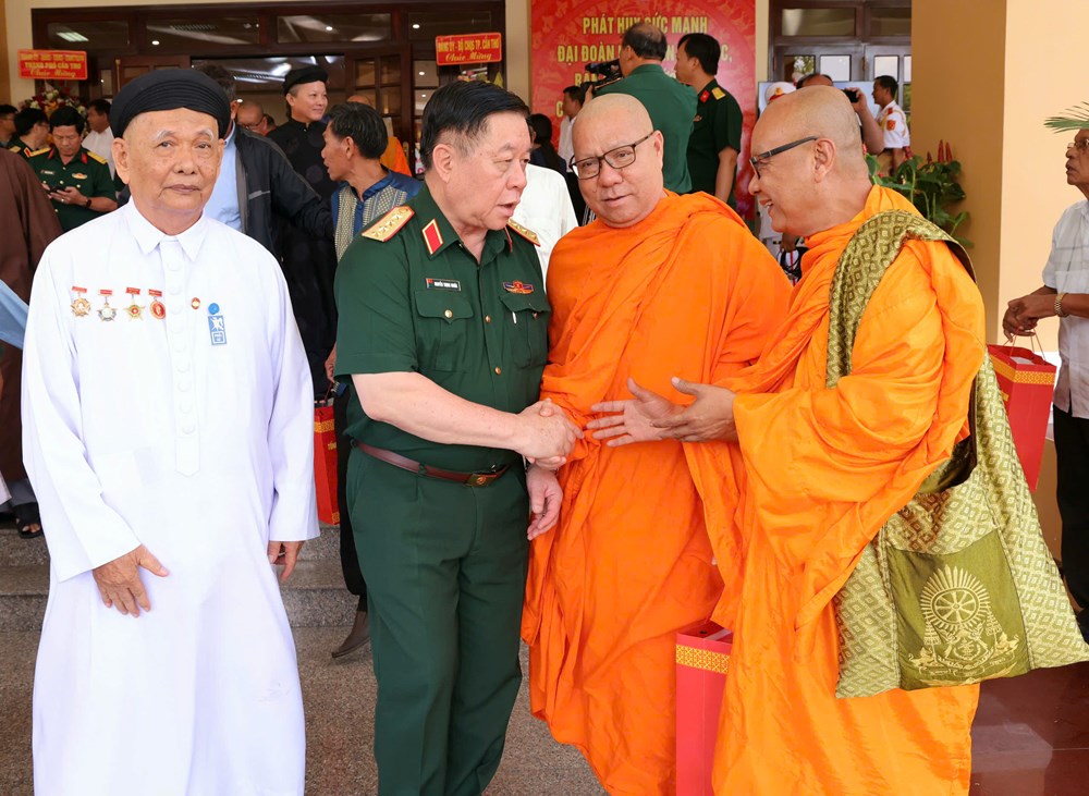 Gặp mặt, biểu dương già làng, người có uy tín, chức sắc tôn giáo tiêu biểu vùng đồng bào dân tộc thiểu số Nam Bộ - ảnh 14