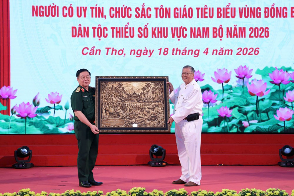Gặp mặt, biểu dương già làng, người có uy tín, chức sắc tôn giáo tiêu biểu vùng đồng bào dân tộc thiểu số Nam Bộ - ảnh 7