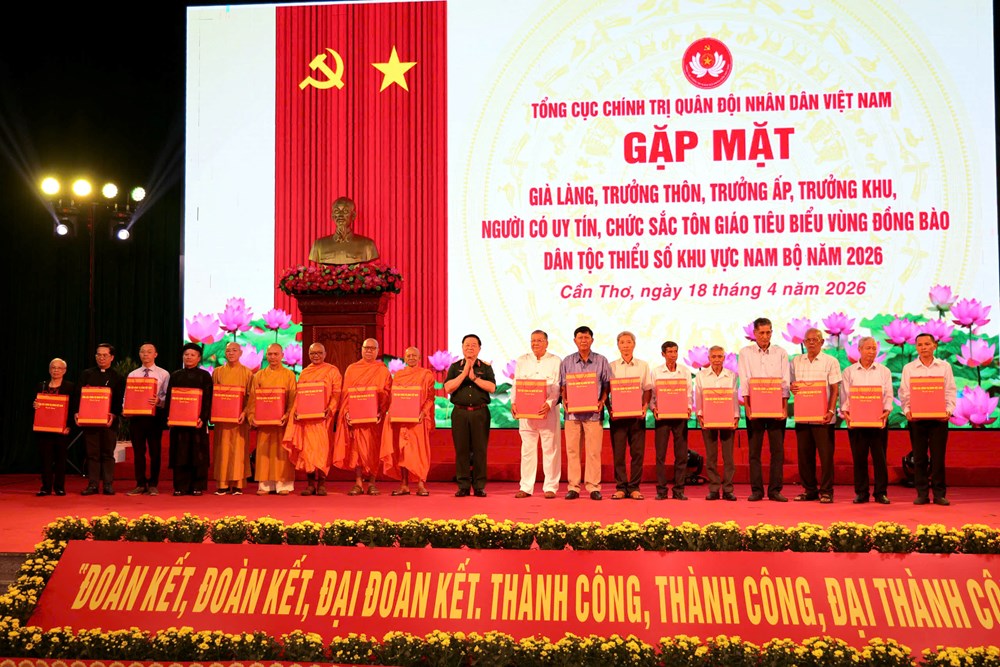 Gặp mặt, biểu dương già làng, người có uy tín, chức sắc tôn giáo tiêu biểu vùng đồng bào dân tộc thiểu số Nam Bộ - ảnh 5