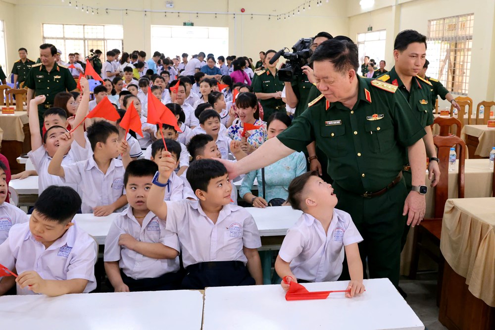 Gặp mặt, biểu dương già làng, người có uy tín, chức sắc tôn giáo tiêu biểu vùng đồng bào dân tộc thiểu số Nam Bộ - ảnh 13
