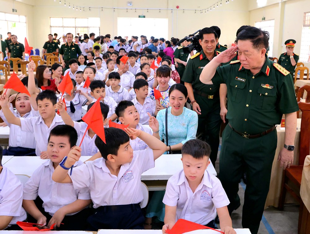 Gặp mặt, biểu dương già làng, người có uy tín, chức sắc tôn giáo tiêu biểu vùng đồng bào dân tộc thiểu số Nam Bộ - ảnh 12