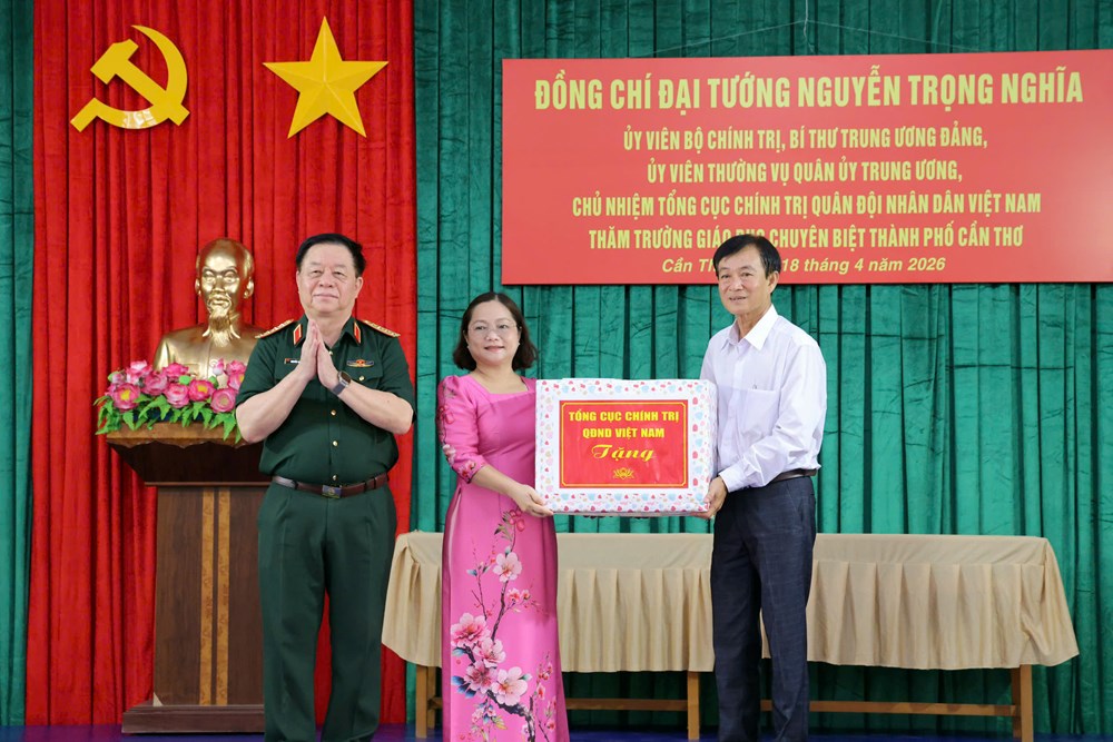 Gặp mặt, biểu dương già làng, người có uy tín, chức sắc tôn giáo tiêu biểu vùng đồng bào dân tộc thiểu số Nam Bộ - ảnh 4