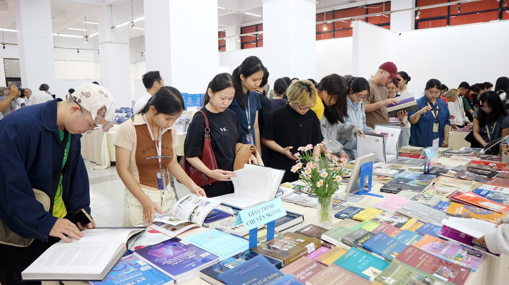 Lan tỏa văn hóa đọc trong môi trường đào tạo mỹ thuật - ảnh 5