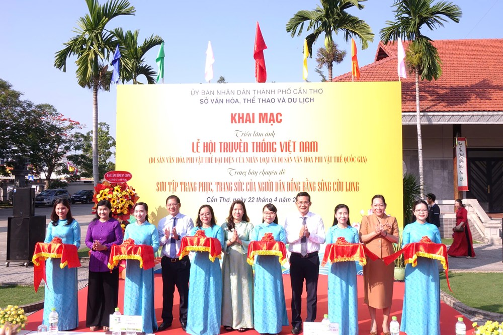 Khai mạc Triển lãm lễ hội truyền thống Việt Nam và trang phục người dân ĐBSCL - ảnh 1