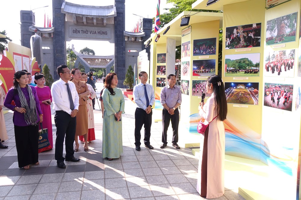 Khai mạc Triển lãm lễ hội truyền thống Việt Nam và trang phục người dân ĐBSCL - ảnh 3