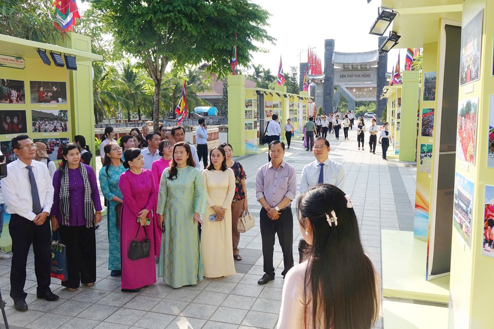 Khai mạc Triển lãm lễ hội truyền thống Việt Nam và trang phục người dân ĐBSCL - ảnh 4