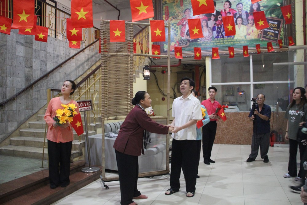 Nhà hát Kịch TP.HCM công diễn “Thanh gươm và bà mẹ” dịp 30.4 - ảnh 7