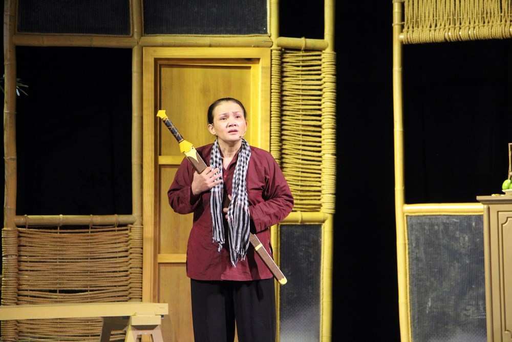 Nhà hát Kịch TP.HCM công diễn “Thanh gươm và bà mẹ” dịp 30.4 - ảnh 2