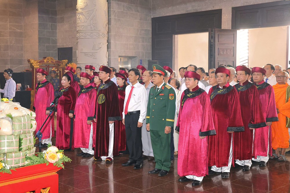 Dòng người về dự Giỗ Tổ Hùng Vương 2026 tại Đền thờ Vua Hùng TP. Cần Thơ - ảnh 5