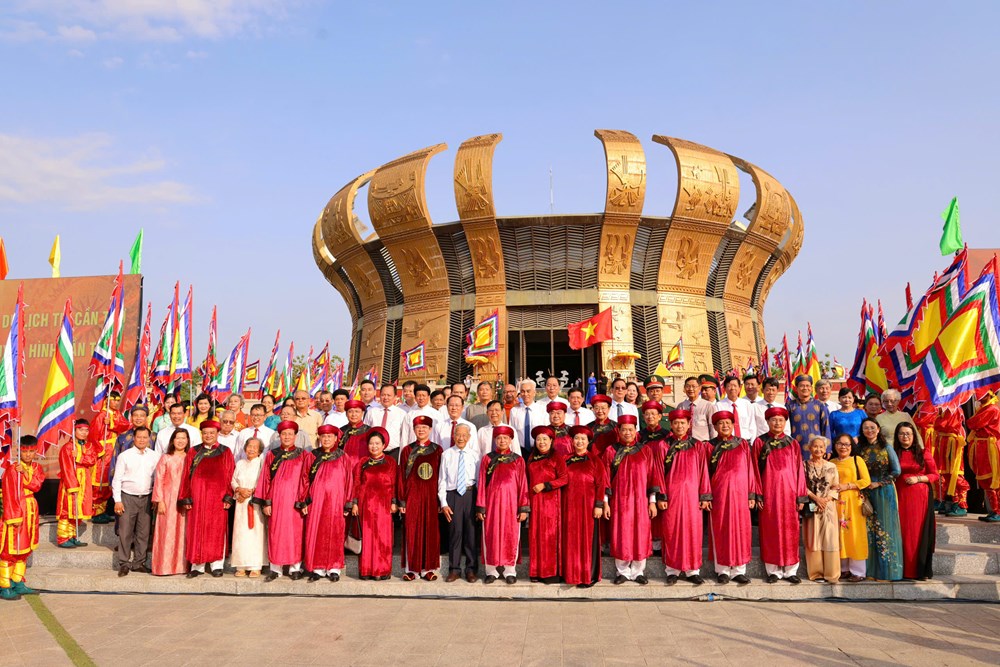Dòng người về dự Giỗ Tổ Hùng Vương 2026 tại Đền thờ Vua Hùng TP. Cần Thơ - ảnh 25