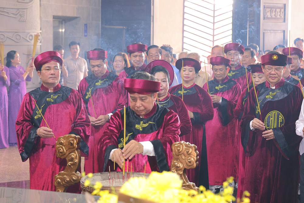 Dòng người về dự Giỗ Tổ Hùng Vương 2026 tại Đền thờ Vua Hùng TP. Cần Thơ - ảnh 14