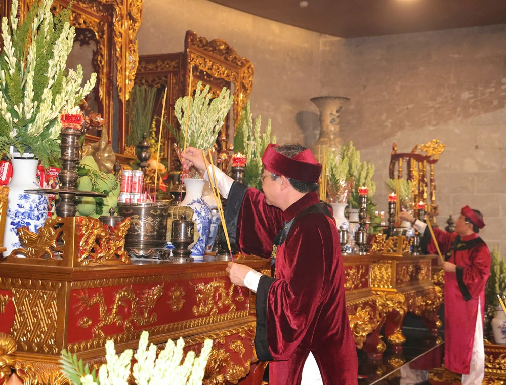 Dòng người về dự Giỗ Tổ Hùng Vương 2026 tại Đền thờ Vua Hùng TP. Cần Thơ - ảnh 13