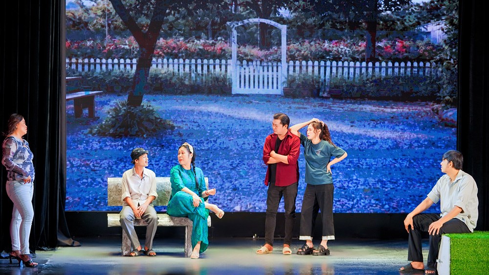 Sân khấu Kịch Hồng Vân ra mắt hài kịch “Già gân” - ảnh 1