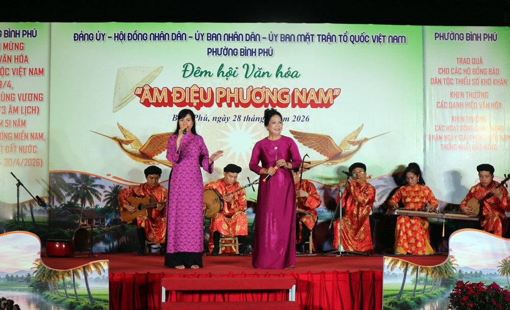 Tưng bừng đêm hội văn hóa “Âm điệu phương Nam” tại phường Bình Phú - ảnh 13