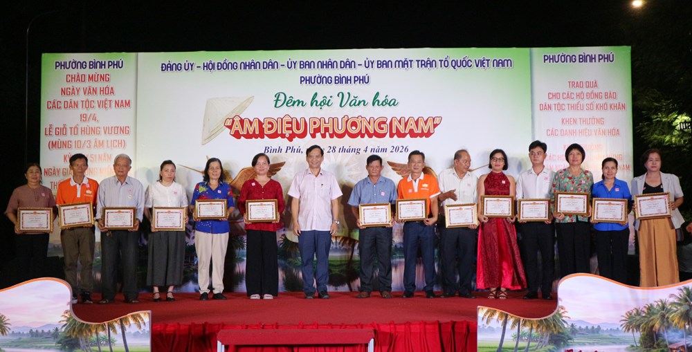Tưng bừng đêm hội văn hóa “Âm điệu phương Nam” tại phường Bình Phú - ảnh 4