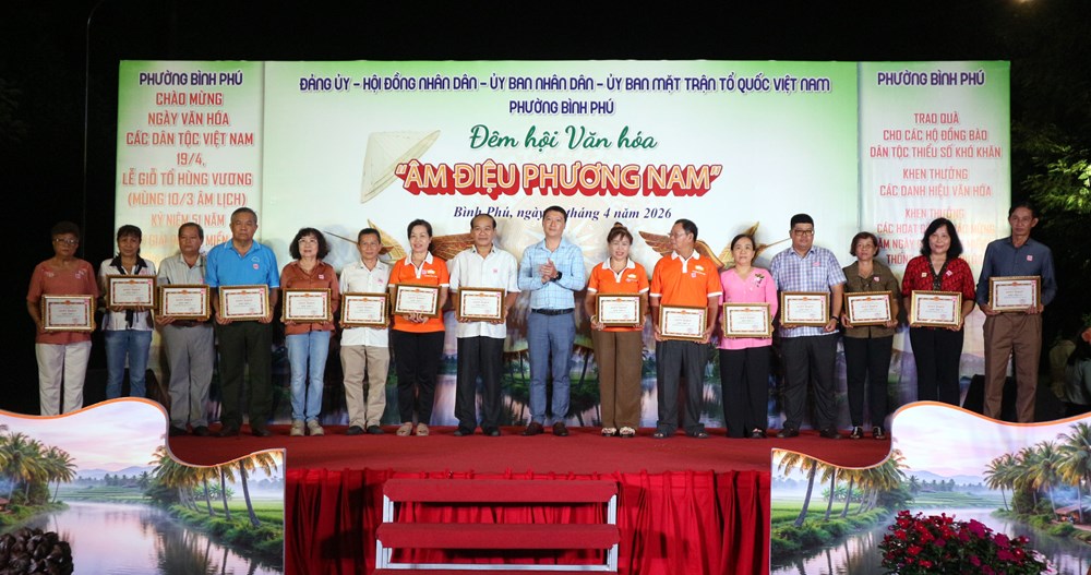 Tưng bừng đêm hội văn hóa “Âm điệu phương Nam” tại phường Bình Phú - ảnh 5