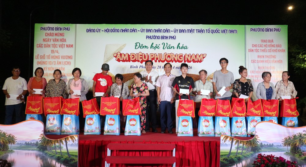 Tưng bừng đêm hội văn hóa “Âm điệu phương Nam” tại phường Bình Phú - ảnh 2