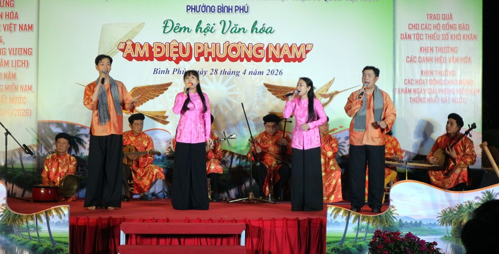Tưng bừng đêm hội văn hóa “Âm điệu phương Nam” tại phường Bình Phú - ảnh 12