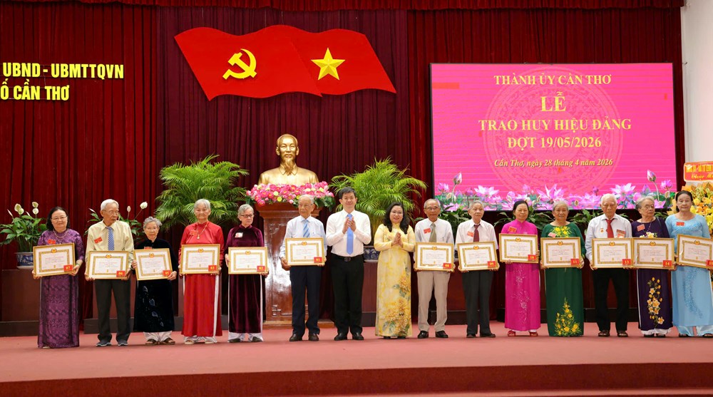 Cần Thơ họp mặt kỷ niệm 51 năm thống nhất đất nước  - ảnh 3