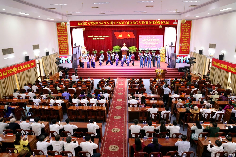 Cần Thơ họp mặt kỷ niệm 51 năm thống nhất đất nước  - ảnh 5