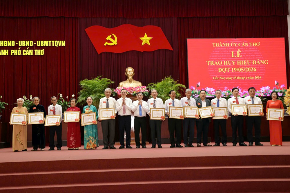 Cần Thơ họp mặt kỷ niệm 51 năm thống nhất đất nước  - ảnh 4