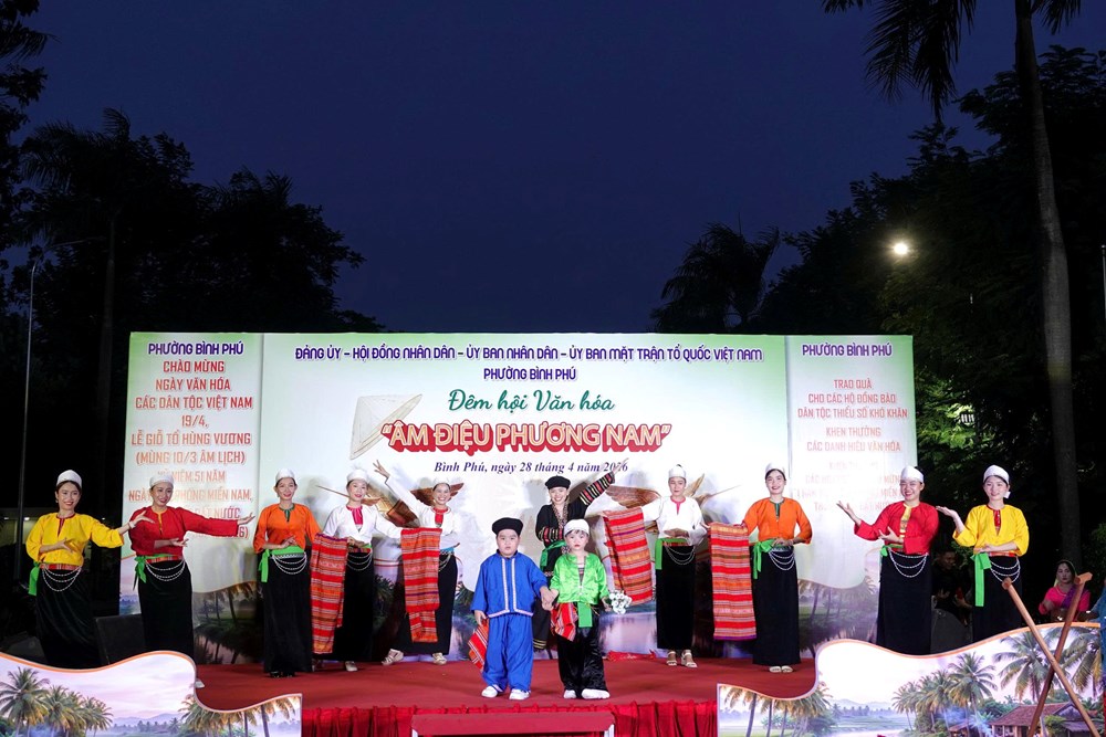 Tưng bừng đêm hội văn hóa “Âm điệu phương Nam” tại phường Bình Phú - ảnh 6