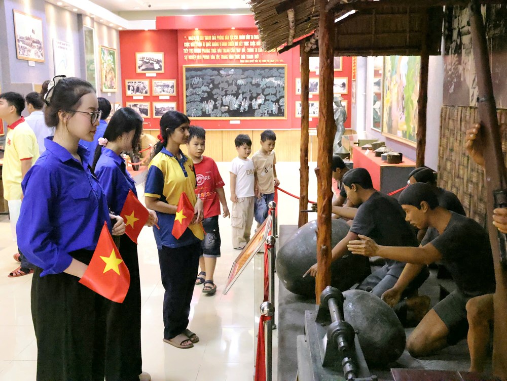 Cần Thơ rực rỡ cờ hoa chào mừng Ngày giải phóng miền Nam - ảnh 9