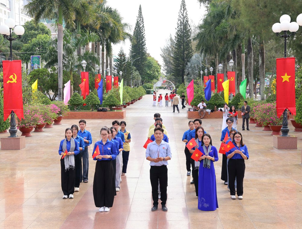 Cần Thơ rực rỡ cờ hoa chào mừng Ngày giải phóng miền Nam - ảnh 3