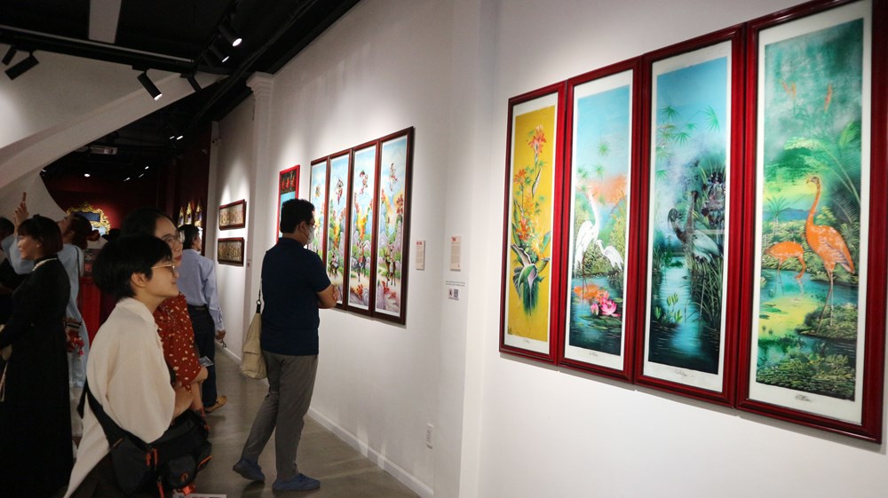 Khai mạc triển lãm “Nam sử hoạ kiếng” - ảnh 1
