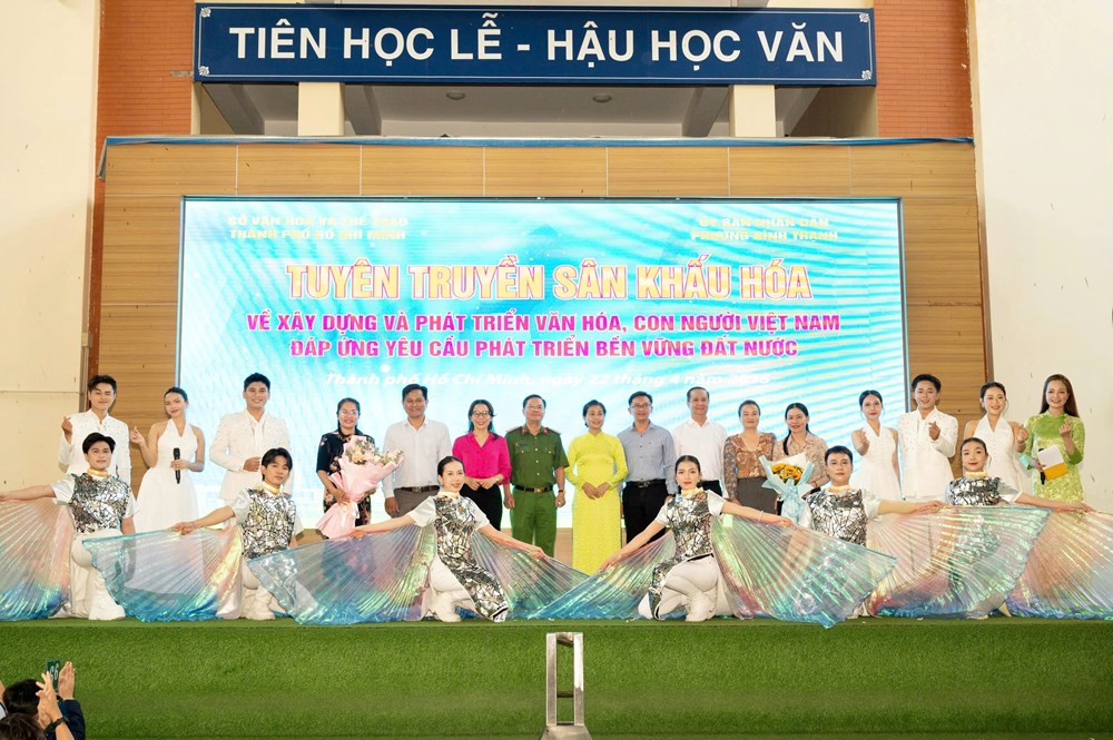 TP.HCM đưa sân khấu vào trường học tuyên truyền văn hóa ứng xử - ảnh 1