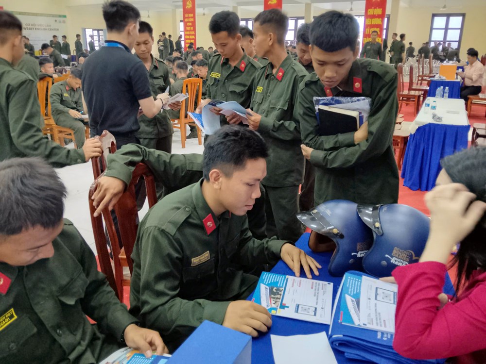 Hơn 1.200 chiến sĩ tham gia Ngày hội tư vấn nghề nghiệp, hỗ trợ việc làm năm 2026 - ảnh 3